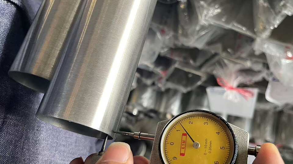 The thickness of the 304 stainless steel round tube