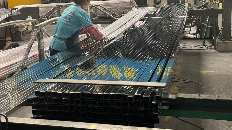 Workshop of 304 Stainless Steel Square Tube