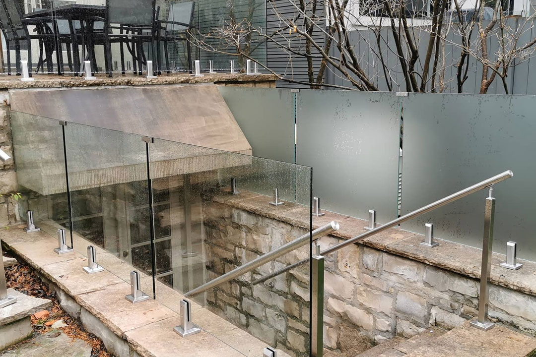 Glass Spigot Railing