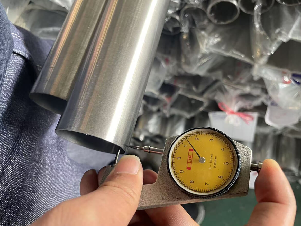 Detection of stainless steel pipe thickness